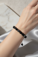 Hematit & Şungit Doğal Taş Makrome Bileklik – Ayarlanabilir Tasarım