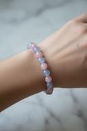 Kunzit ve Mavi Akik Doğal Taş Bileklik – 10 mm Misinalı, Unisex Şık Tasarım