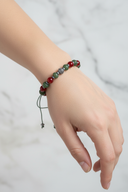 Sertifikalı Yeşim ve Kırmızı Akik Doğal Taş Bileklik – Zirkon Aparatlı, Unisex Şık Tasarım