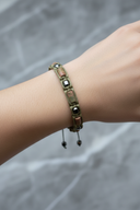 Unakit ve Hematit Doğal Taş Bileklik – İpli Köşeli Makrome Model, Unisex Tasarım